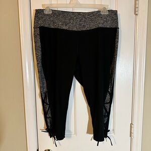 Vogo Activewear Women’s Plus 2X Leggings Black & Grey Capris Lace Up Sides